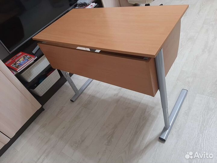 Стол (парта)