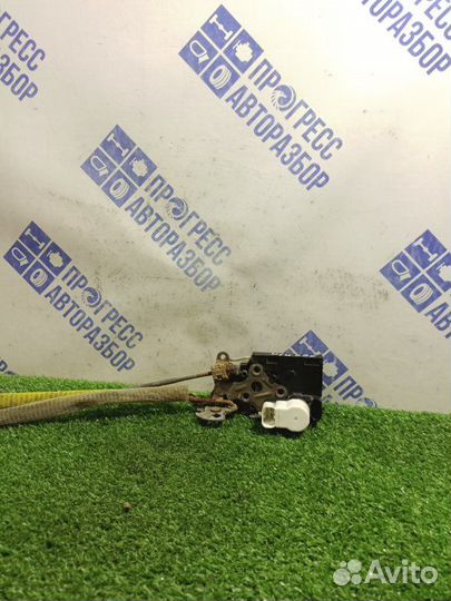 Замок двери передний правый Chevrolet Trailblazer