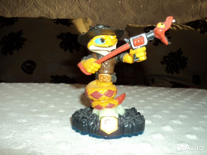 Фигурка коллекционная