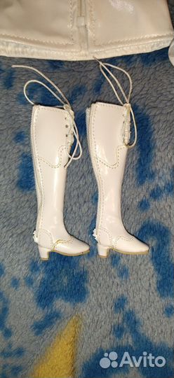 Частичный аутфит от Поппи Паркер British Invasion