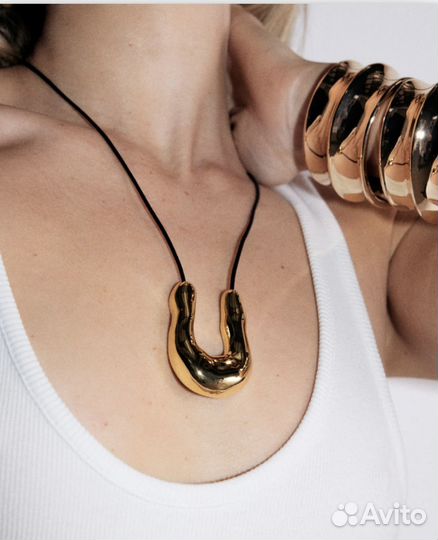 Подвеска в форме подковы на шнурке poison drop