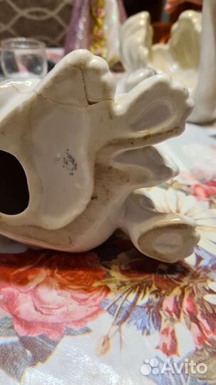 Фарфоровая статуетка собака