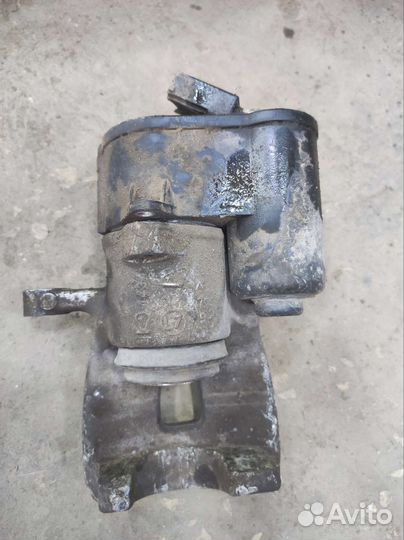 Суппорт в сборе passat b6