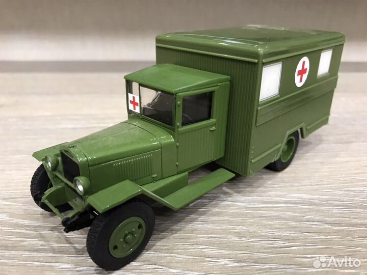 Модель СССР 1:43 грузовик скорая помощь