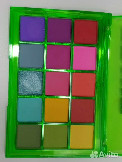 Яркие тени для век