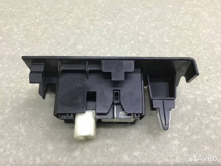 Кнопка стеклоподъемника Toyota Corolla (NRE180) 2013-2019 7427202620C0