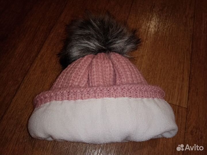 Зимняя шапка с меховым помпоном