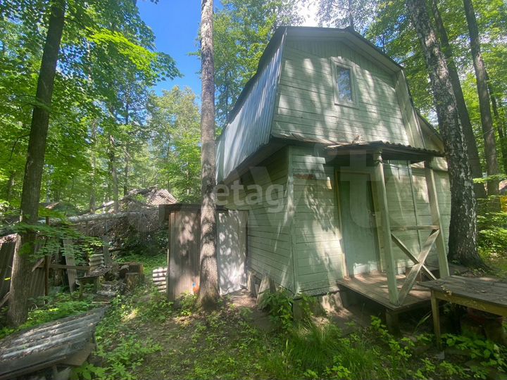 Дача 17,6 м² на участке 4 сот.