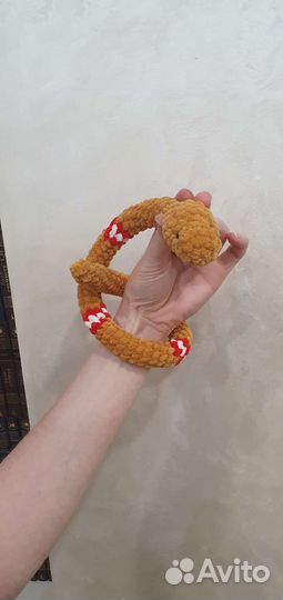 Змея вязаная ручной работы