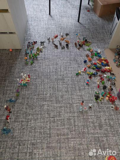 Большая коллекция игрушек из Киндер Сюрпризов 1 кг