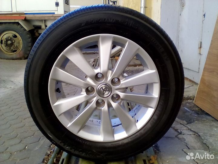 Yokohama 215/60R16 на дисках Toyota к-т