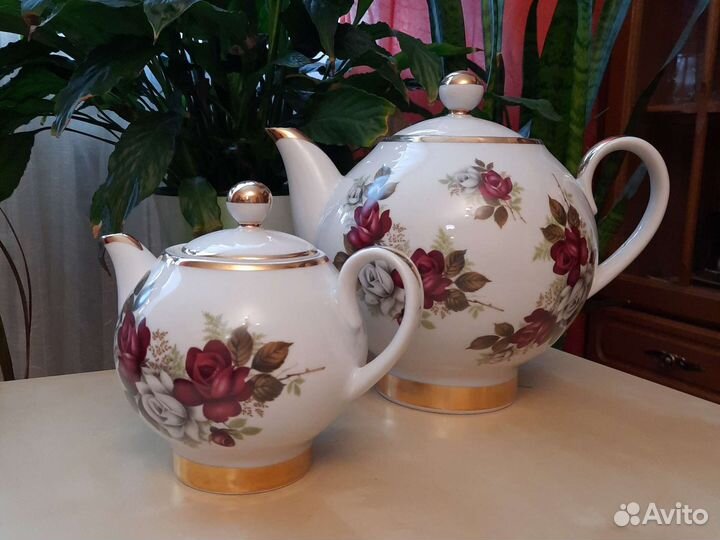 Набор фарфоровых чайников лоз СССР