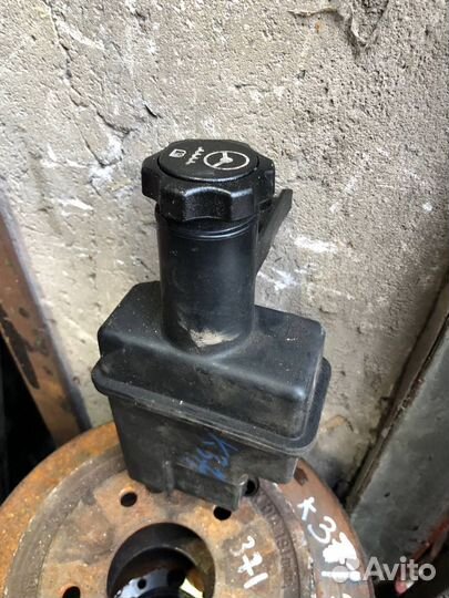 Бачок гур Opel Antara