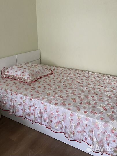 Покрывало, наволочка, шторы-тюль