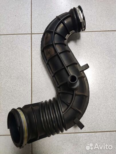 Патрубок воздушного фильтра выпускной