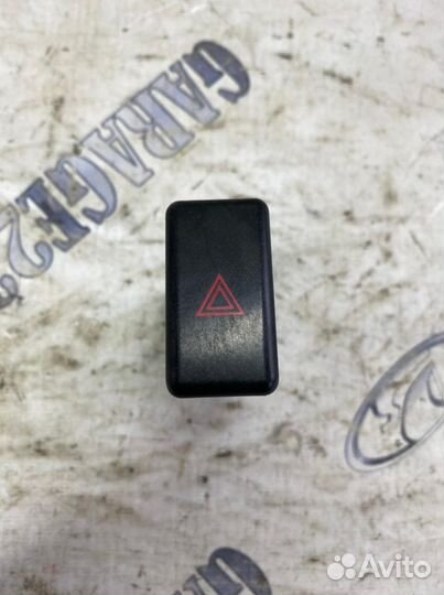 Кнопка аварийной остановки Mazda 3