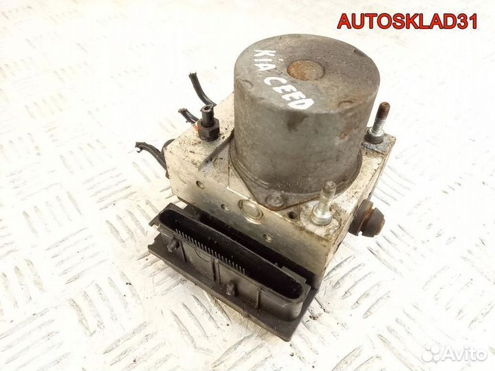 Блок ABS Kia Ceed 2007-2012 589201H650