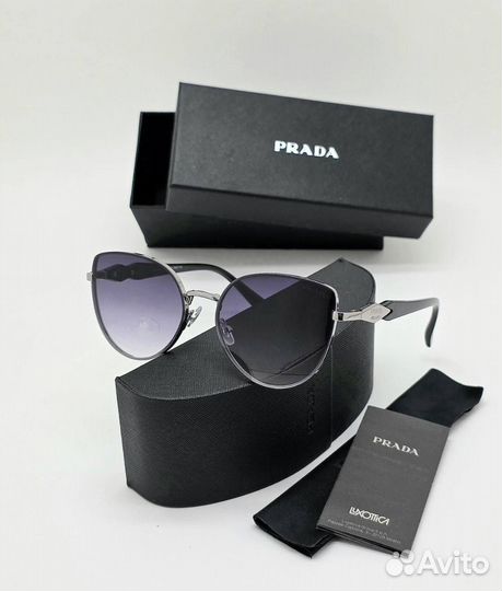 Солнцезащитные очки женские Prada