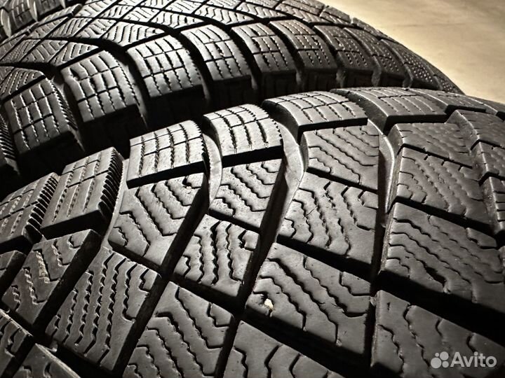 Pirelli Ice Zero FR 225/65 R17