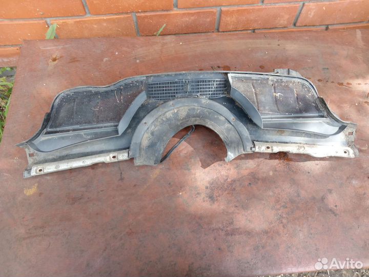 Жабо дворников на мерседес 124