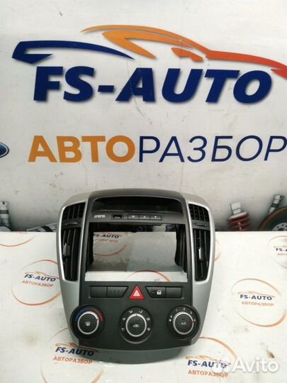 Консоль магнитофона Kia Ceed хетчбэк 1.6 123 Л.С