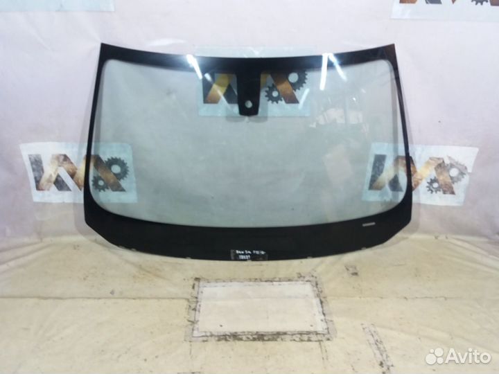 Бмв F10 2013- Стекло лобовое 18881