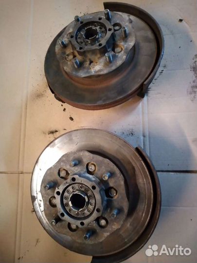 Поворотный кулак Nissan Terrano D21