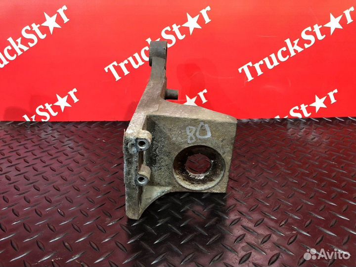 Кронштейн бампера левый