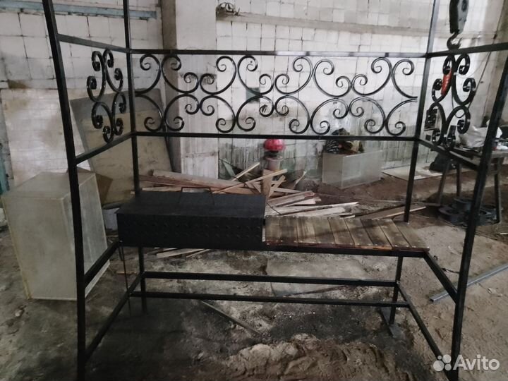 Мангальная зона под крышей