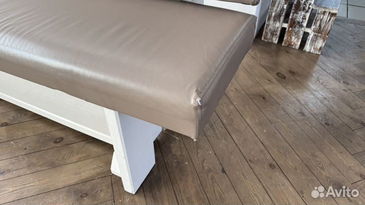 Скамейка деревянная