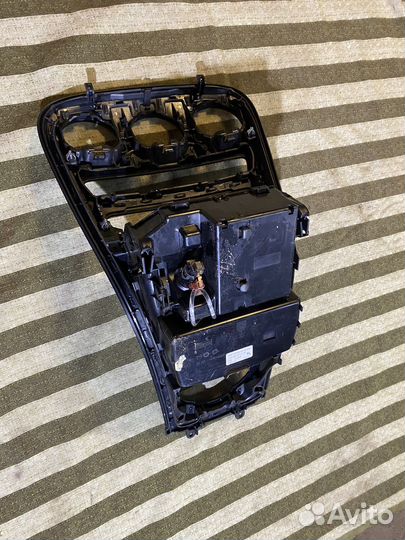 Панель центральной консоли mercedes w205