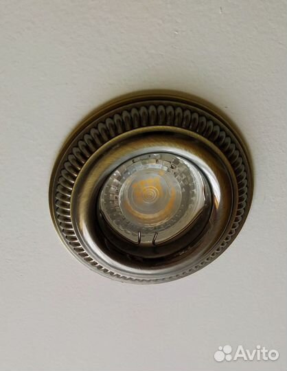 Точечные светильники в классическом стиле