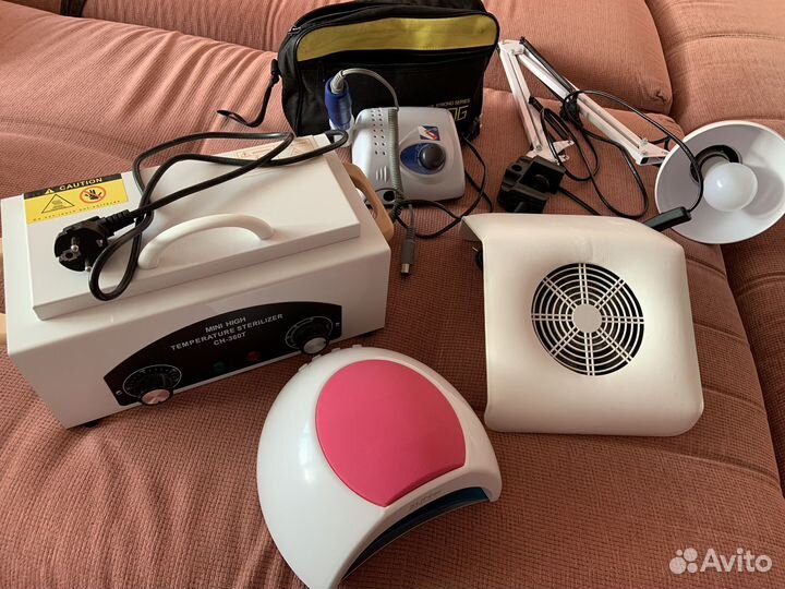 Лампа для ногтей и лаки