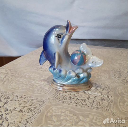 Дельфин фарфор