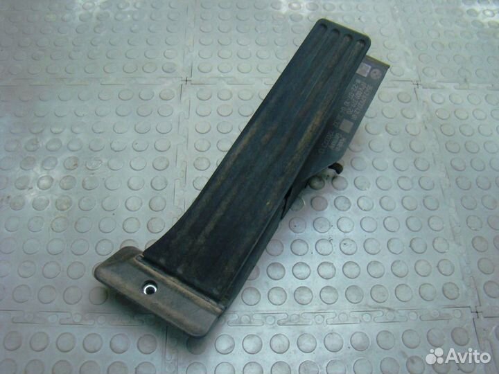 BMW X1 E84 Педаль газа