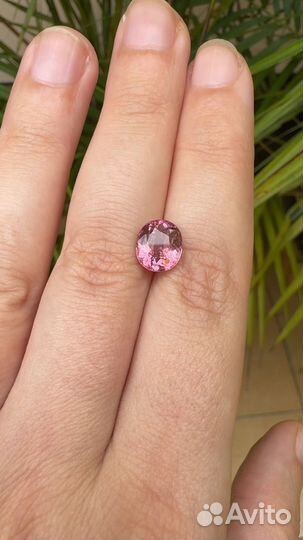 Розовый турмалин 2.76 карат овал