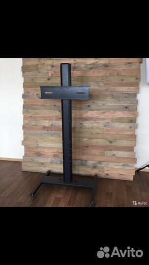 Стойка для телевизора на колесах