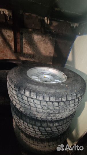 Резина зима 31. 10.5. R 15
