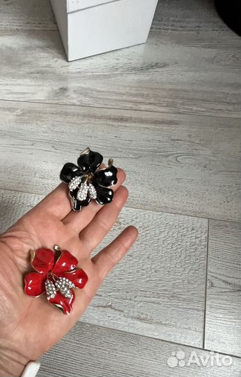 Брошь цветок