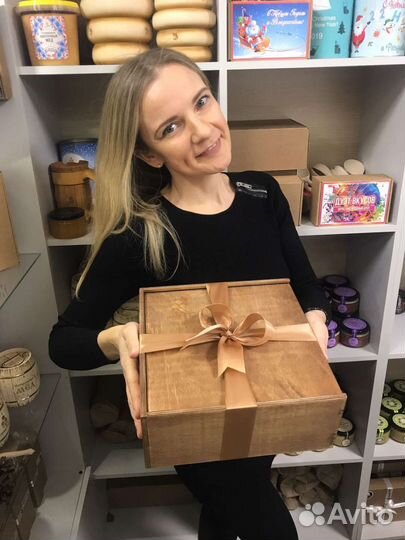 Подарок мужчине с медом, чаем, орехами