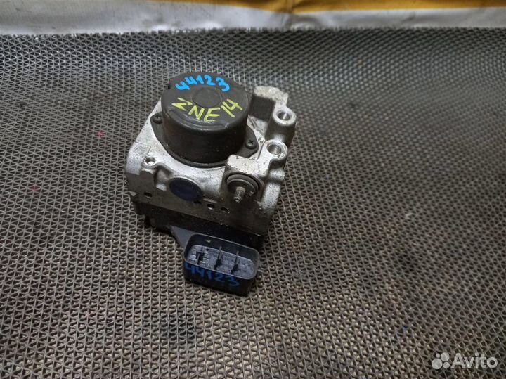 Блок ABS toyota wish ZNE14