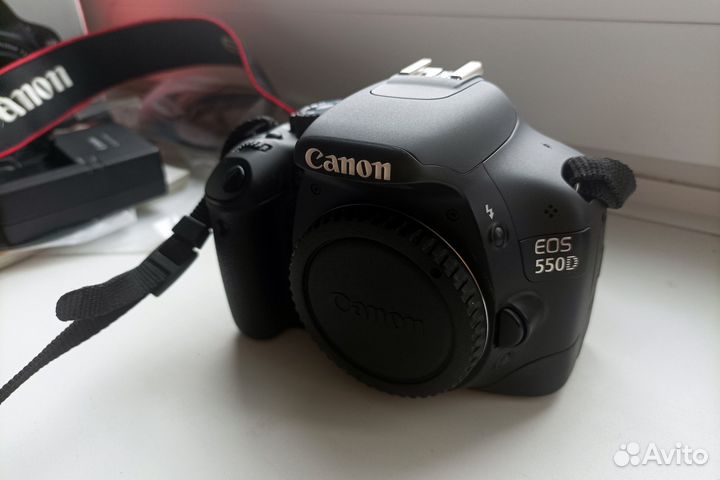 Canon EOS 550D 6к кадров, почти новый