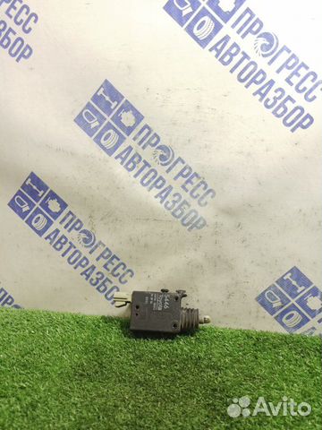 Активатор замка багажника задний Toyota Avensis