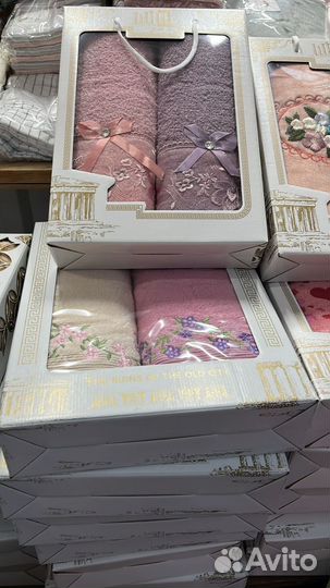 Полотенца подарочные, руки в разных расцветках