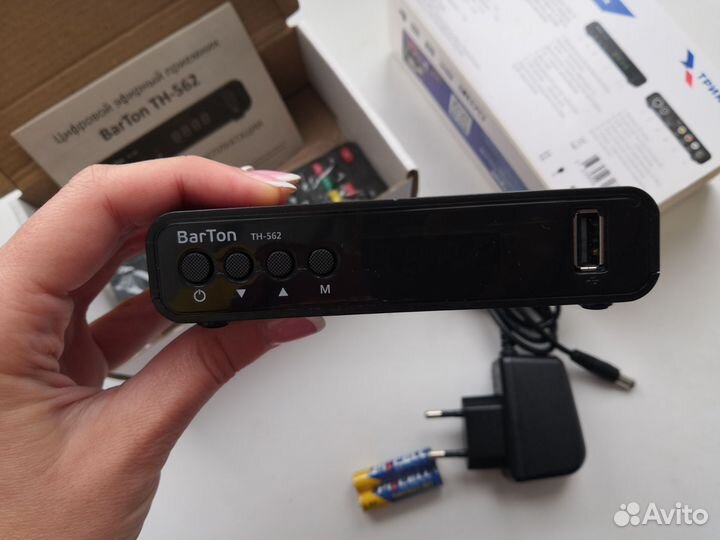 Цифровой эфирный приёмник BarTon TH-562, приставка