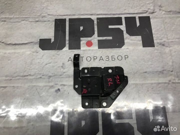 Кронштейн усилителя бампера задний левый Nissan