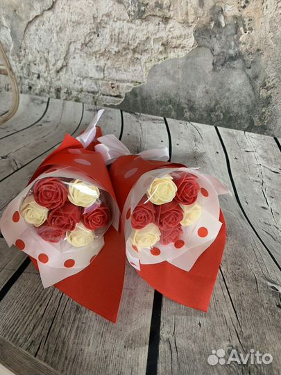 Букет шоколадных роз, пионов, тюльпанов