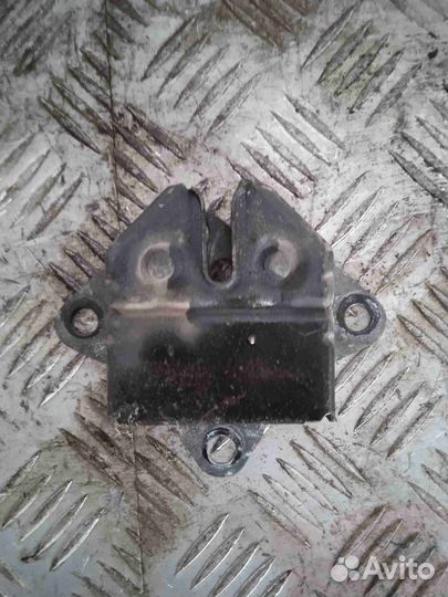 Замок капота Мазда Милления TA5P