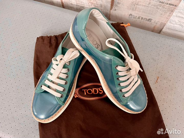 Кроссовки женские