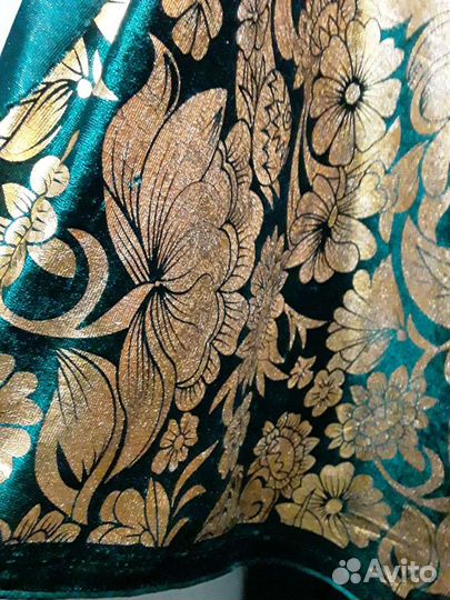 Ткань отрез из ярко- зеленого трикотажа с набивкой